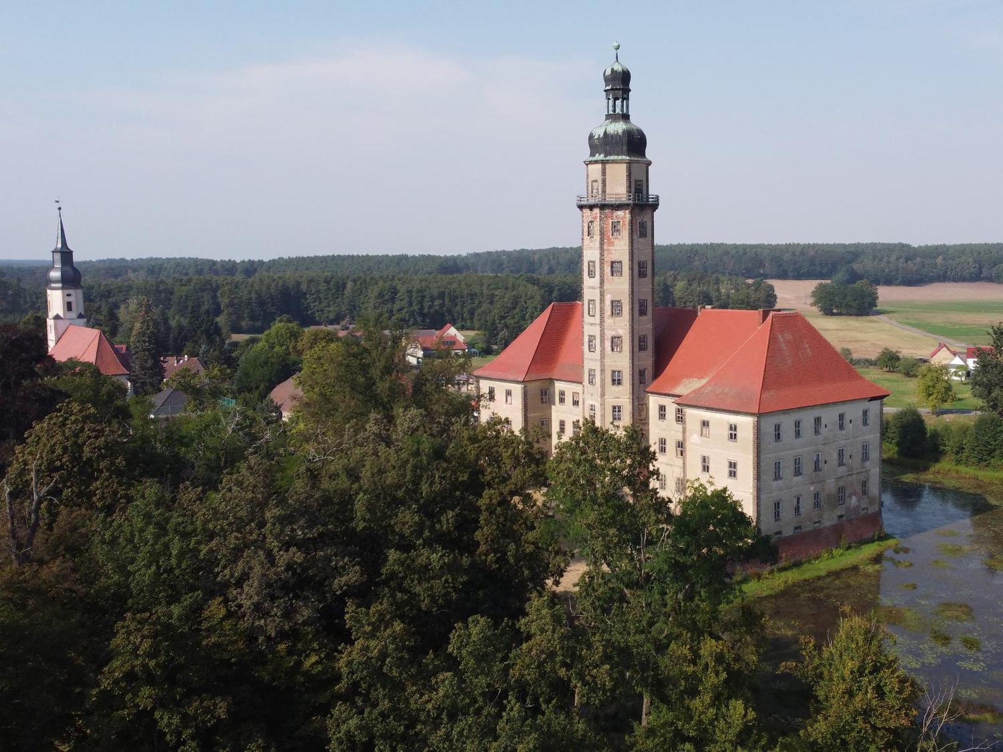 Resort "Schloss Reinharz" Bad Schmiedeberg Exterior photo